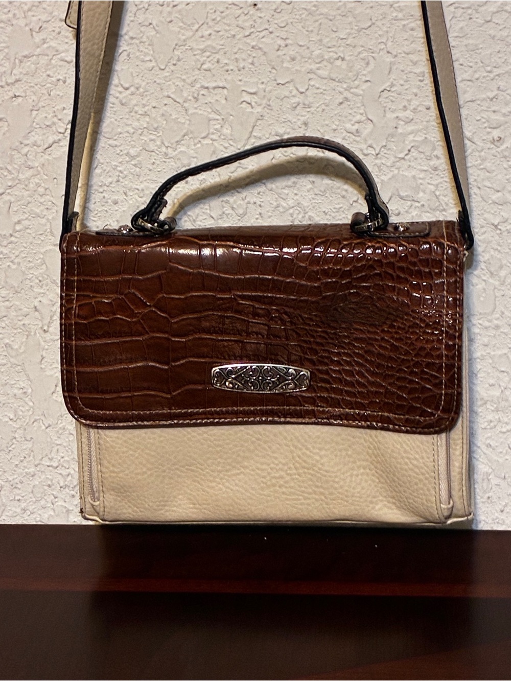 Women's Two-Tone Croc-Texture Top-Handle Crossbody Bag - Brown & Cream